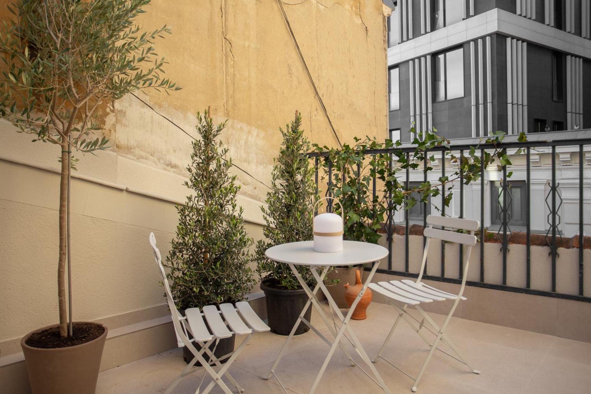 Seissta Madrid Centro "Remodelado" Aparthotel Exterior photo